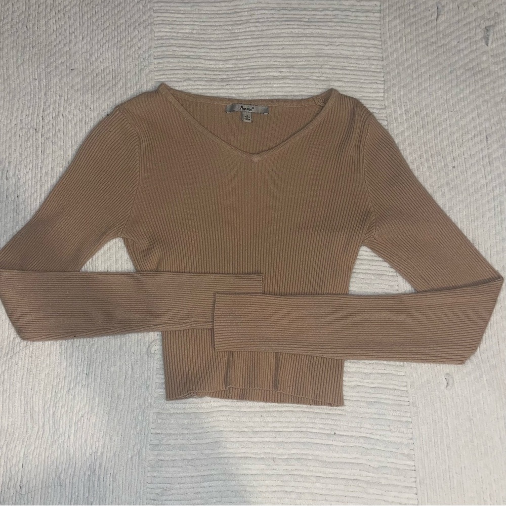 long sleeve crop-top. size small, great condition